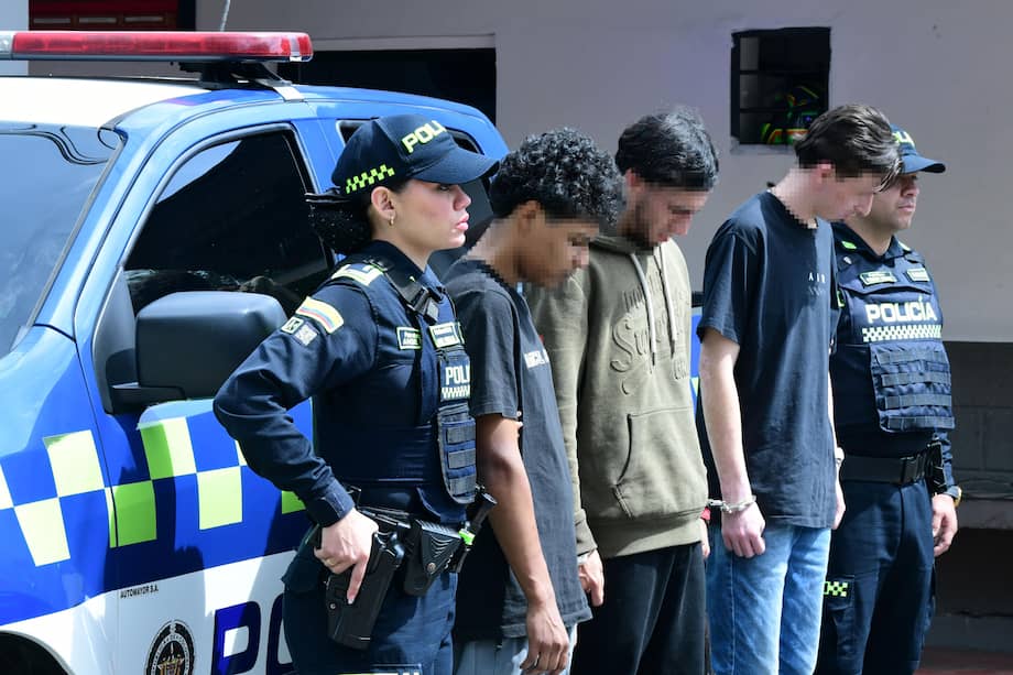 Tres hombres capturados en Medellín tras una alerta a la línea 123 que desató una persecusión.