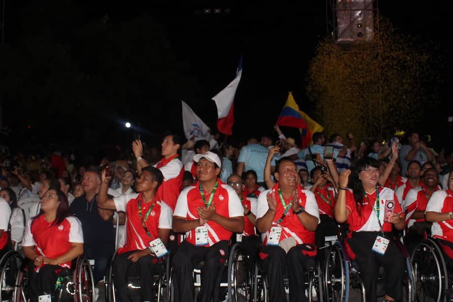 Atletas en el cierre de los Juegos Parasuramericanos 2026.