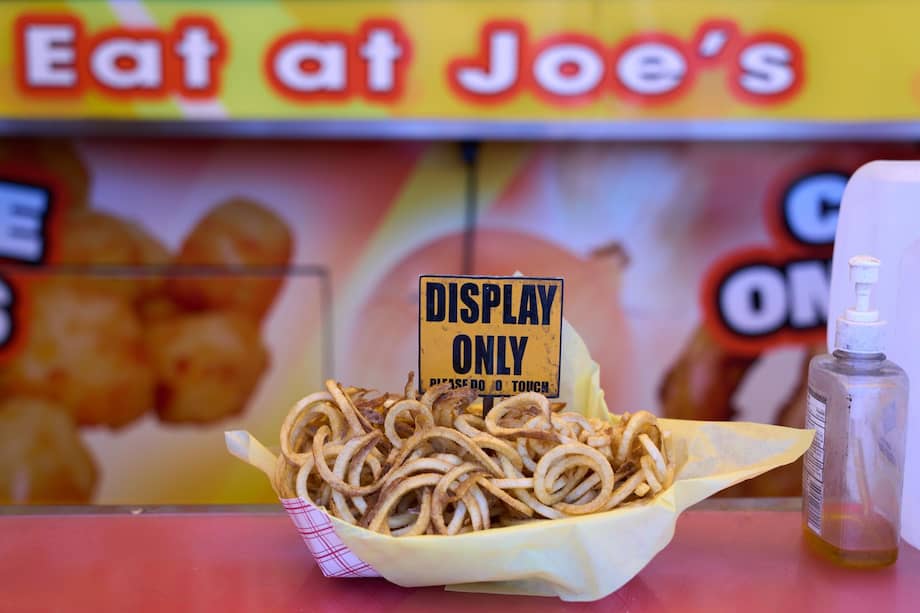 La sobreproducción y la caída de la demanda global obligaron a los productores de papas en Bélgica a desechar toneladas de la cosecha.