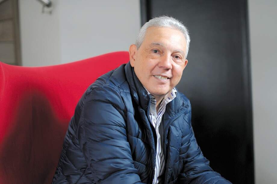 Los imputados habrían malversado el 30% de un millonario contrato.