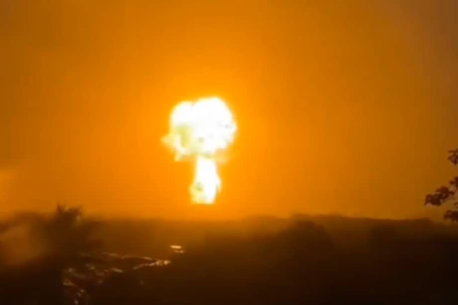 Las autoridades en Antioquia realizan la evacuación de viviendas cercanas.