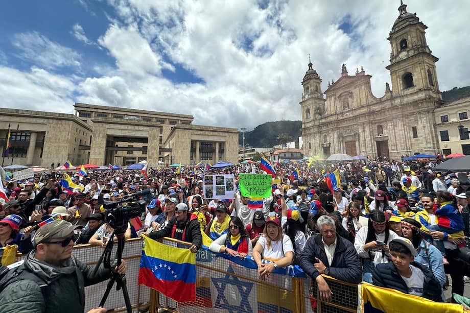 Congregación de ciudadanos venezolanos en Bogotá.