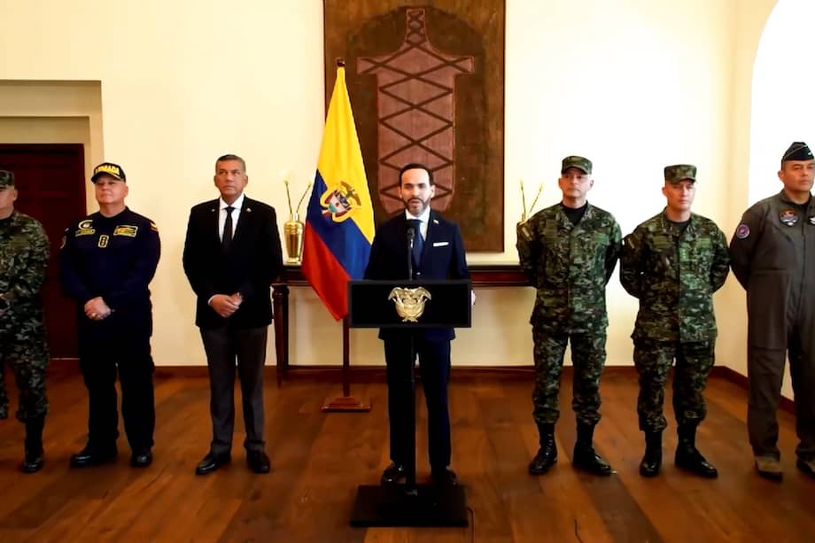 Abelardo de la Espriella y la cúpula militar.