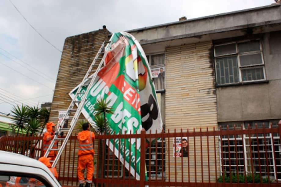 El decreto regula un aviso, máximo, en cada una de las fachadas de las sedes de los partidos o movimientos, excepto si el edificio tiene dos o más fachadas. / Archivo - Secretaría de Ambiente.