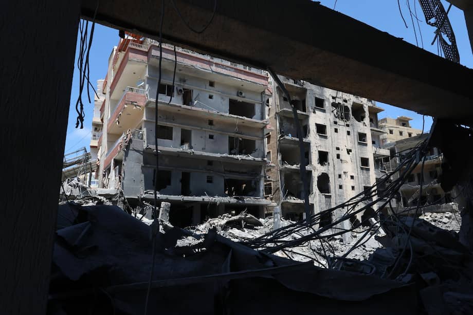 Edificios destruidos tras un ataque aéreo israelí contra la ciudad libanesa de Tiro.