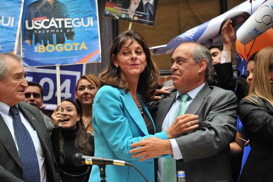 La exministra Marta Lucía Ramírez y el excomisionado Camilo Gómez se inscribieron ayer en la Registraduría. / Luis Ángel