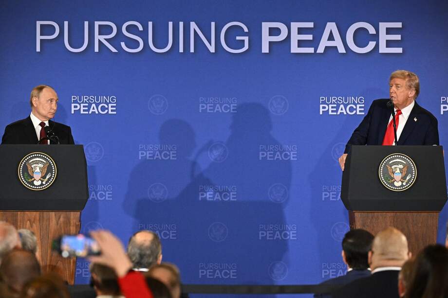 “Durante la cumbre con Trump en Alaska, Putin parece haber hecho una pequeña concesión”: M. Gessen.