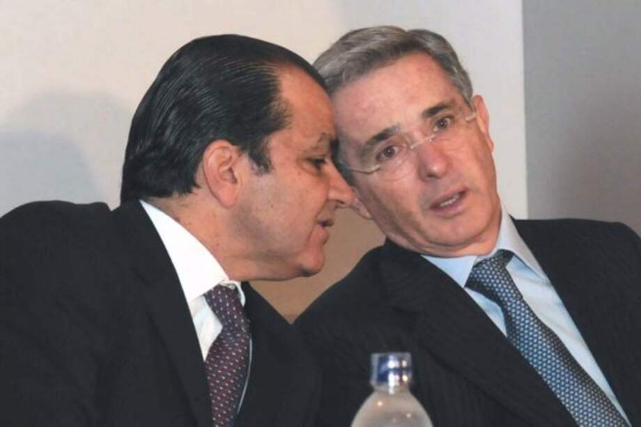 El expresidente Álvaro Uribe apoyó la candidatura presidencial de su exministro, Óscar Iván Zuluaga, en las elecciones de 2014. / Archivo