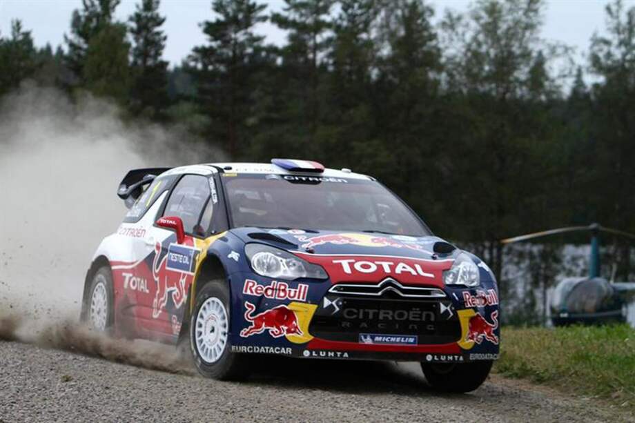 Sebastien Loeb a bordo de su vehículo Citroen. / EFE
