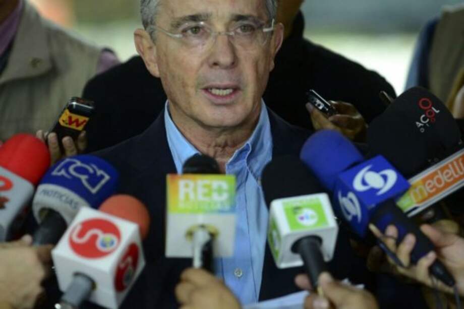 Las declaraciones, tanto del uribismo como del Gobierno, evidencian una guerra retórica que le hace mucho daño al país.