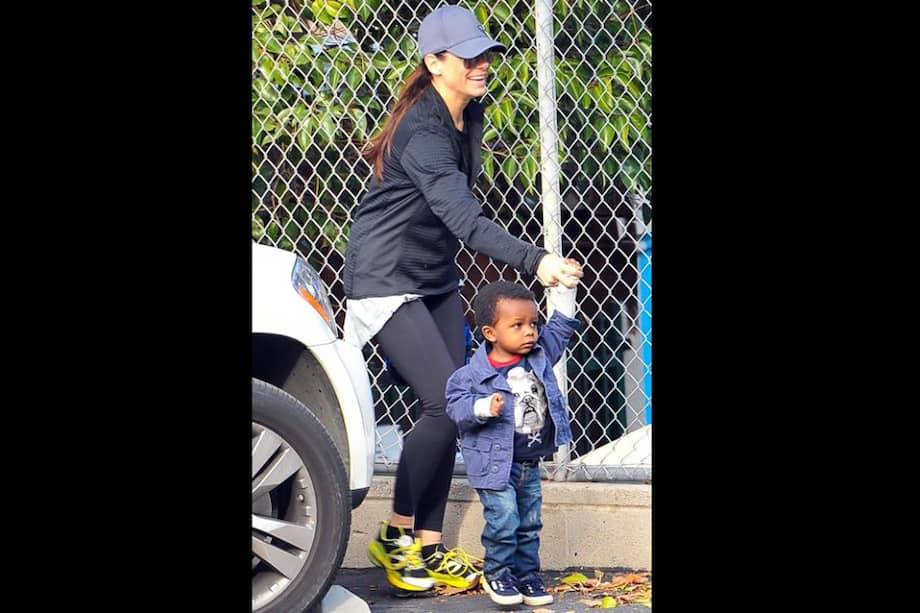 Sandra Bullock y su hijo Louis.