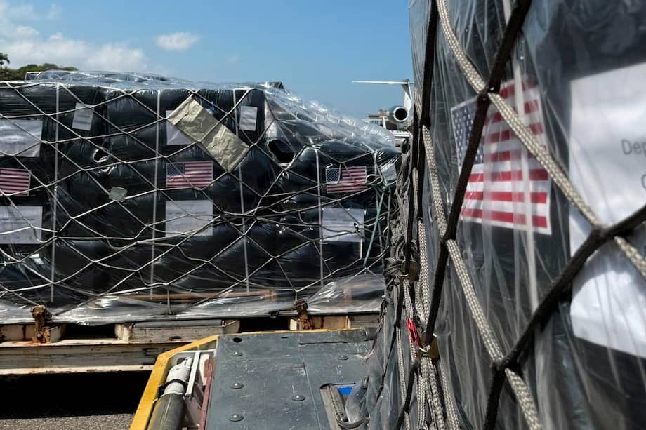 Fotografía tomada de la cuenta oficial @usembassyve en la red social X de la embajada de los EE.UU. en Venezuela que muestra cajas de medicamentos provenientes de Estados Unidos.