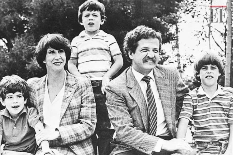 Luis Carlos Galán y Gloria Pachón con sus hijos Claudio, Carlos Fernando y Juan Manuel.