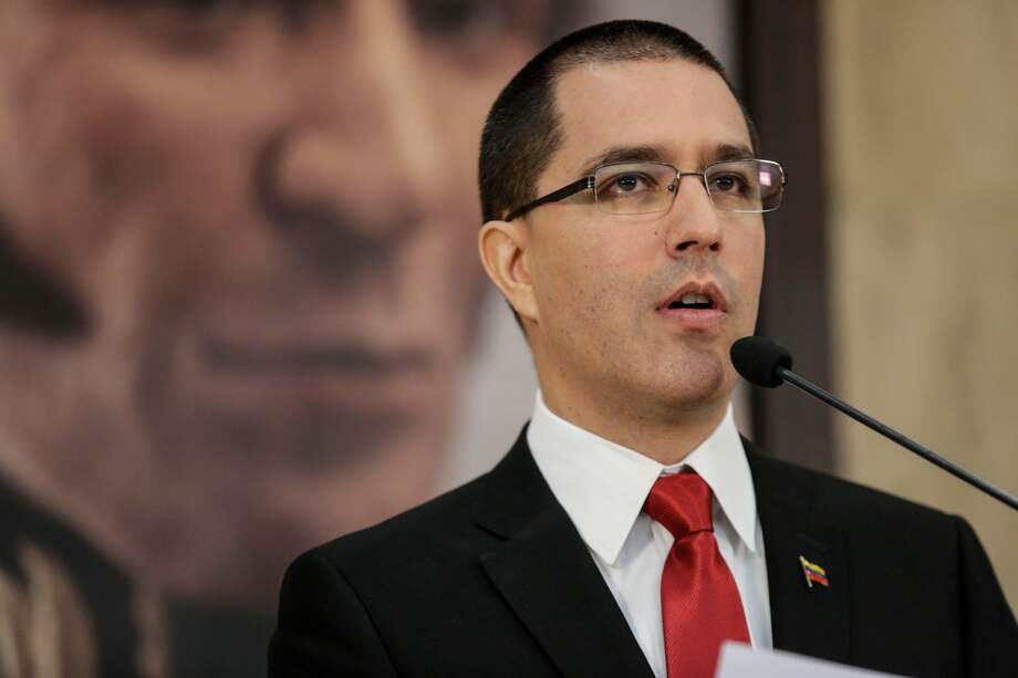 El canciller de Venezuela, Jorge Arreaza, tachó de una "cortina de humo" los comentarios de Colombia sobre su país.