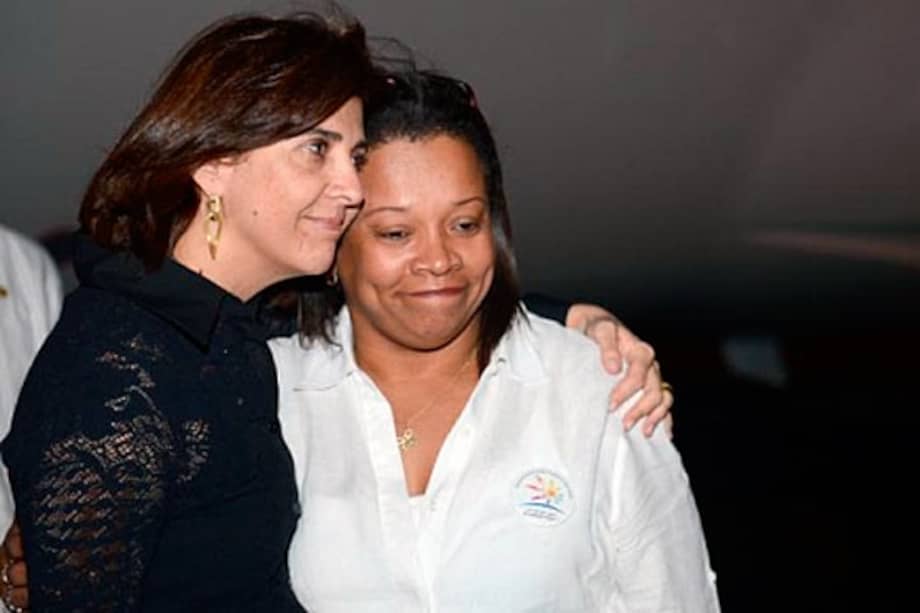 La canciller María Ángela Holguín junto a la gobernadora de San Andrés, Aury Guerrero.