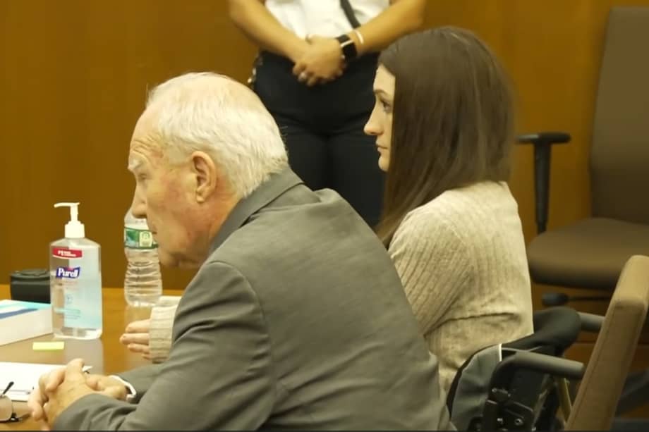 Captura de video tomada de la Corte Superior de Plymouth, Massachusetts que muestra a Lindsay Clancy.