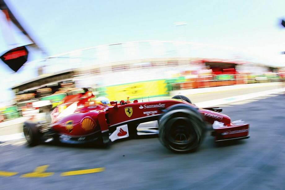 Alonso y Hamilton dominaron los primeros ensayos en el Gran Premio de Australia