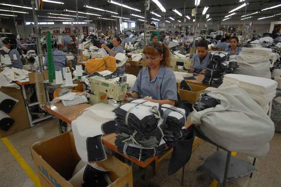 De acuerdo con el banco UBS, en 2012 el salario promedio por hora en Bogotá era de US$7,30; en Santiago, US$7,4; en Shanghái, US$6,8; en México D. F. US$4,5, y en Nueva York, US$32,6. / Luis Benavides