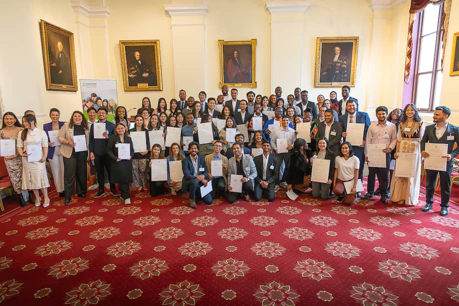 Beneficiarios del programa de Becas de Educación Internacional (GOI-IES).