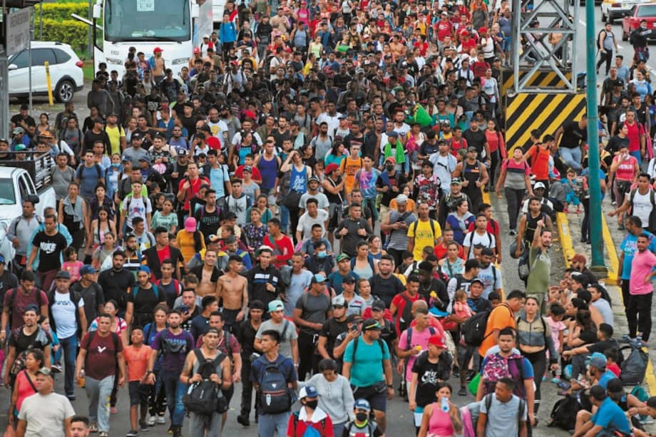 Una caravana de unos 15.000 migrantes se dirige de México a Estados Unidos, sede de la Cumbre de las Américas, que concluye hoy. / AFP