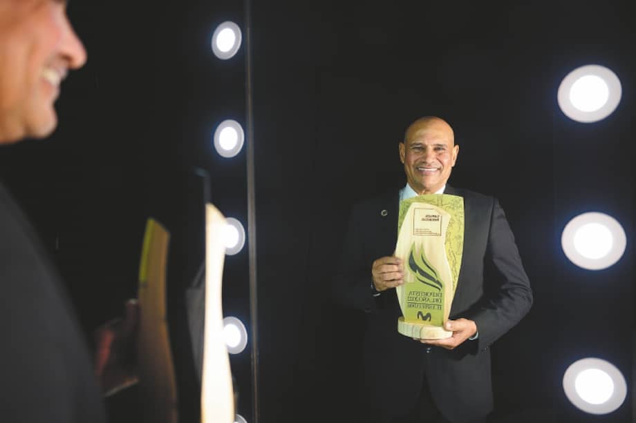 El estratega antioqueño Carlos Paniagua, mejor entrenador en el Deportista del Año de El Espectador y Movistar 2022. / Nelson Sierra G.