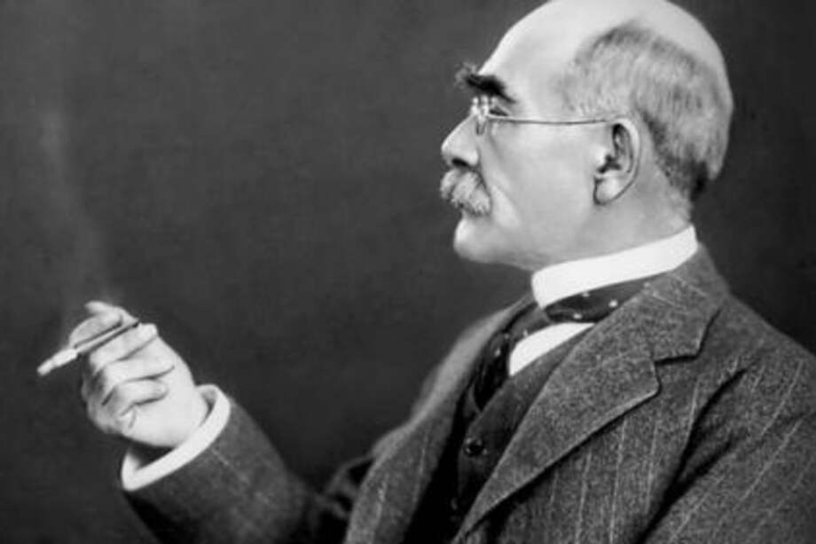 Imagen del poeta británico Rudyard Kipling, quien escribió "Si alguien pregunta por qué hemos muerto/Diles que fue porque nuestros padres mintieron", en su libro Epitafios de la guerra.