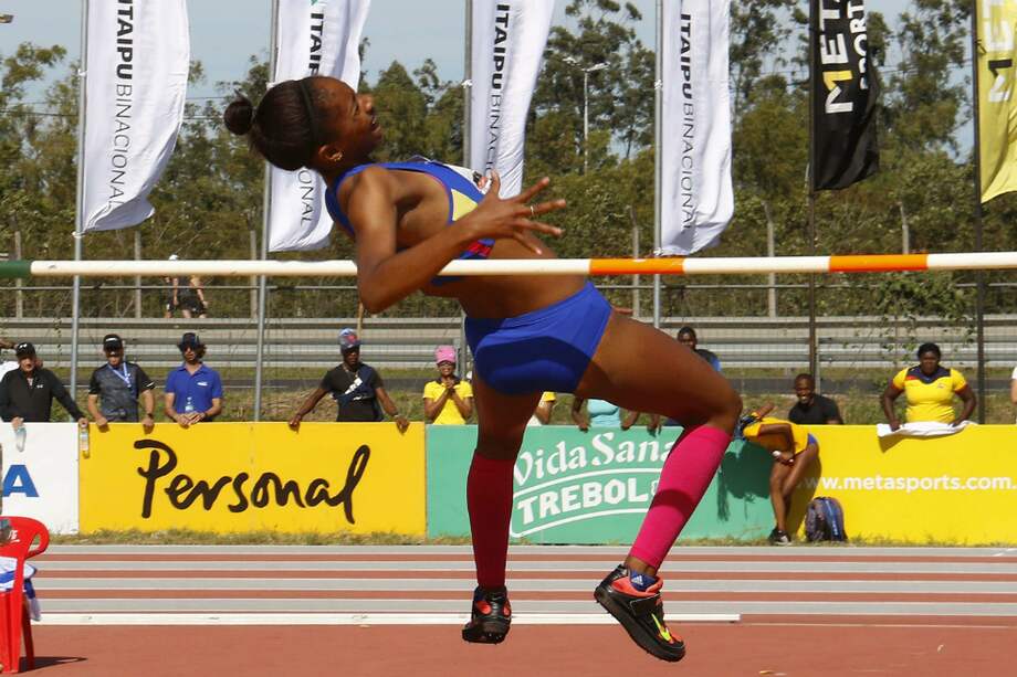 La colombiana María Fernanda Murillo compite en la prueba de salto de altura, este domingo, en el Campeonato Sudamericano de Atletismo, en Paraguay. / EFE