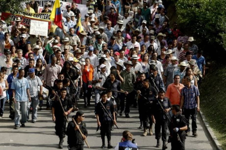 Fuerza Pública cumple con su deber durante los paros: Santos