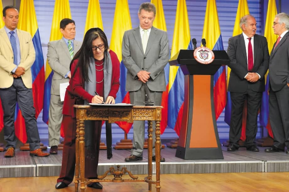 Rueda de prensa en la que fueron anunciados los nombres de los magistrados de la JEP, por los miembros del comité de selección. / Presidencia