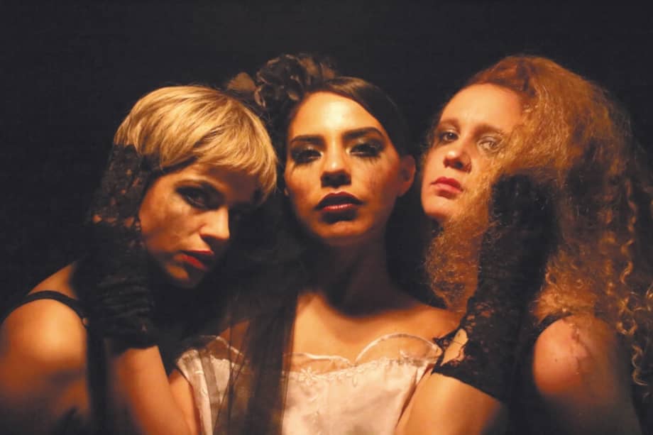 El elenco de El canto de las alondras lo componen las actrices Juliana Herrera, Carolina Mazuera y Stephanie Sastoque. / Saeed Pezeshki.