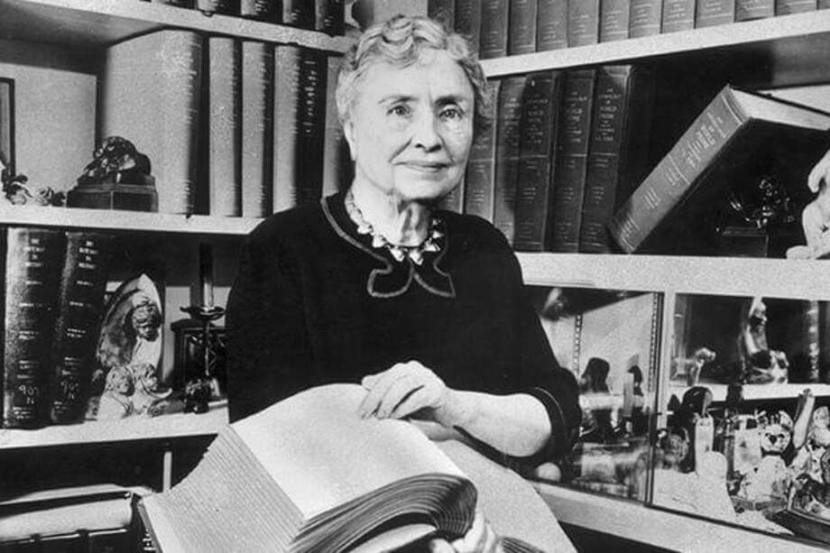 Helen Keller, quien en su artículo "Tres días para ver", escribió que a menudo pensaba que sería una bendición si cada ser humano pudiera quedarse ciego y sordo unos días en algún momento de su juventud. / Cortesía