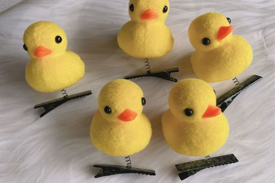 Los patitos amarillos en la cabeza no solo han causado un impacto en las redes sociales, sino también en la moda y la cultura.