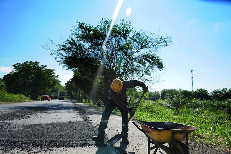 Trabajos (a cargo del Invías) en la Ruta del Sol, tramo entre San Alberto y San Martín en Cesar. / Nelson Sierra - El Espectador