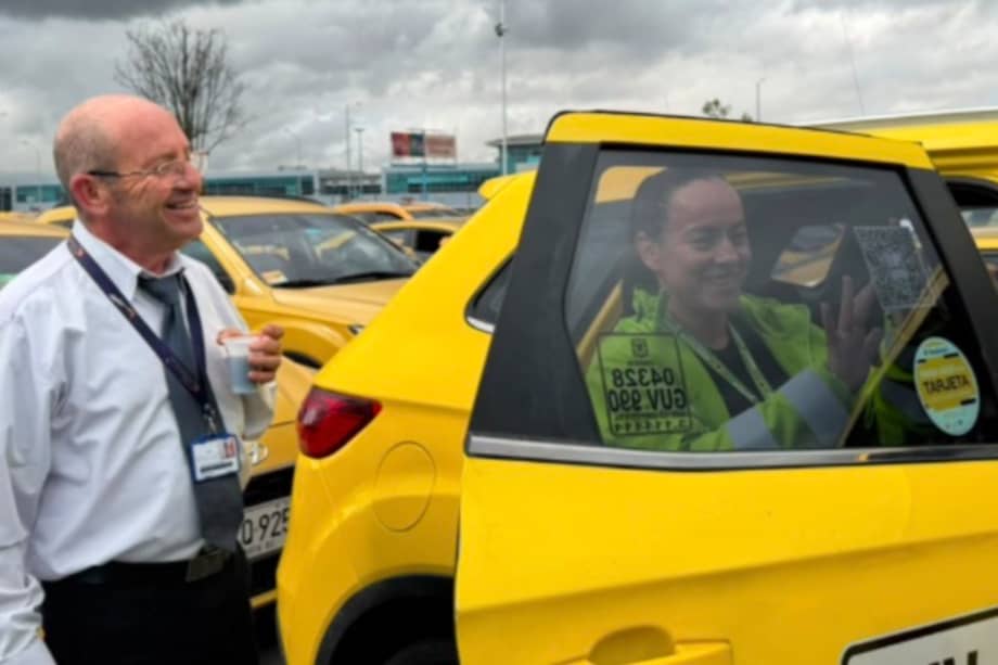 Los códigos QR permitirán a los pasajeros consultar información oficial del taxi y su conductor, sin convertirse en un requisito para operar.