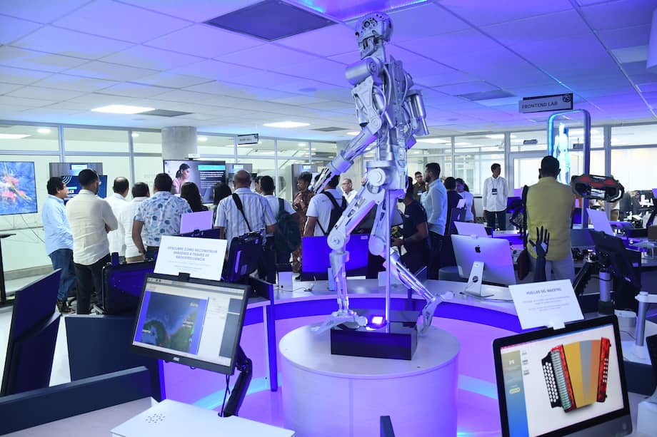 Uno de los frutos y oportunidades más prominentes de esta labor mancomunada es el Centro de Investigación, Desarrollo Tecnológico e Innovación en Inteligencia Artificial y Robótica de la Universidad Simón Bolívar, AudacIA.