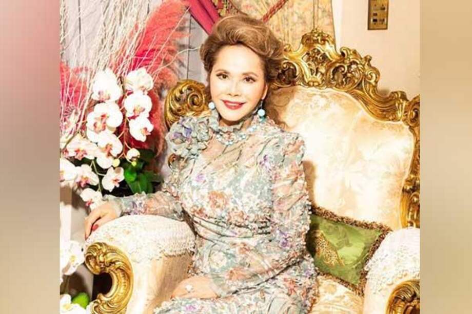 Dewi Sukarno, nacida como Naoko Nemoto, reconocida en Japón como Dewi Fujin, es una empresaria, personalidad de la televisión y filántropa. Fue esposa de Sukarno, dictador y primer presidente de Indonesia.