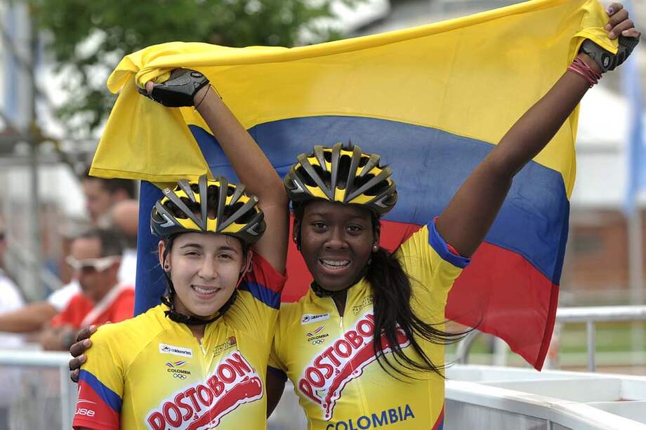 Jenny Paola Serrano y Johanna Viveros celebran uno de sus títulos mundiales. /Luis Ramírez-Visorimage