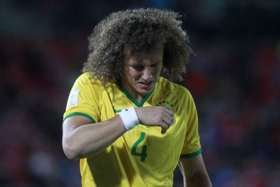 David Luiz se lesionó en el partido contra Chile y estaría de baja un mes. Foto: AFP