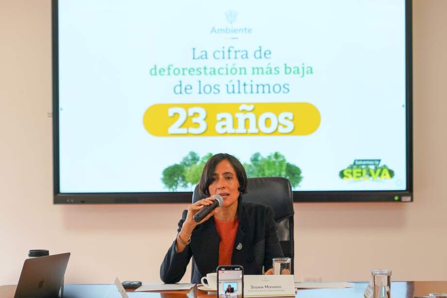 La ministra Susana Muhamad durante rueda de prensa sobre deforestación en Colombia.