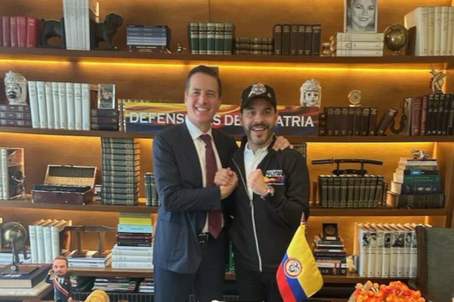 El senador estadounidense, Bernie Moreno, tras su encuentro con el presidente electo de Colombia, Abelardo de la Espriella.