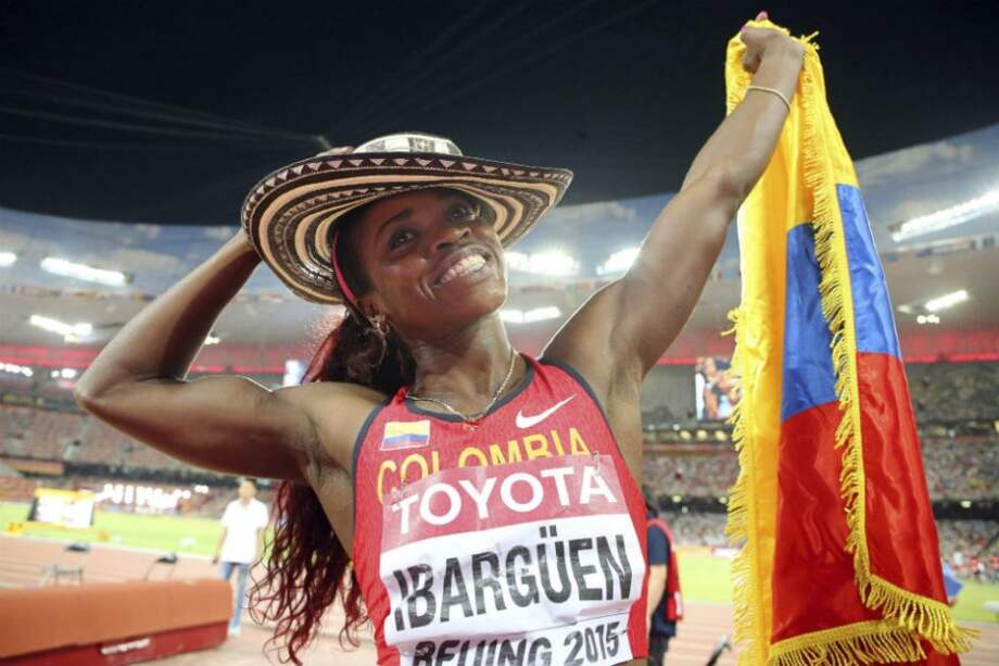 El Espectador fue testigo del entrenamiento de Caterine Ibargüen, junto con su entrenador Ubaldo Duany, en Pekín, antes de su competencia en el Mundial de Atletismo. / Luis Guillermo Ordóñez