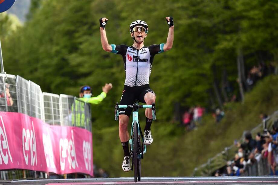 Yates en la meta de la etapa 19 del Giro de Italia.