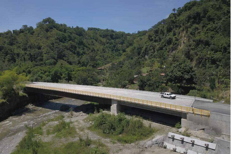 Actualmente, el tiempo de recorrido en un camión desde Medellín hacia Buenaventura tarda 15 horas, cuando finalicen las obras será de 10 horas. / Cortesía - MinTransporte