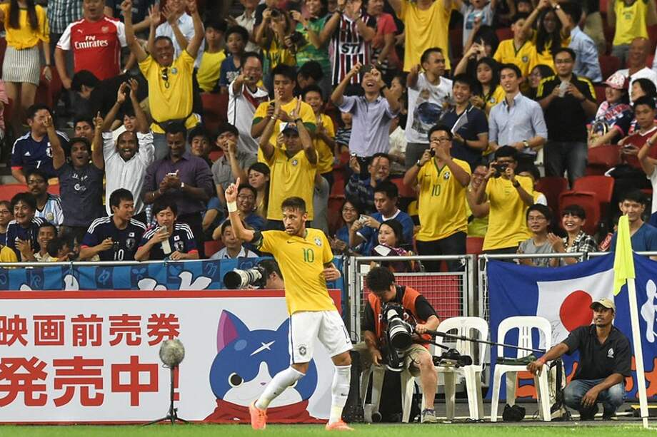 Neymar celebra uno de sus cuatro goles contra Japón//AFP
