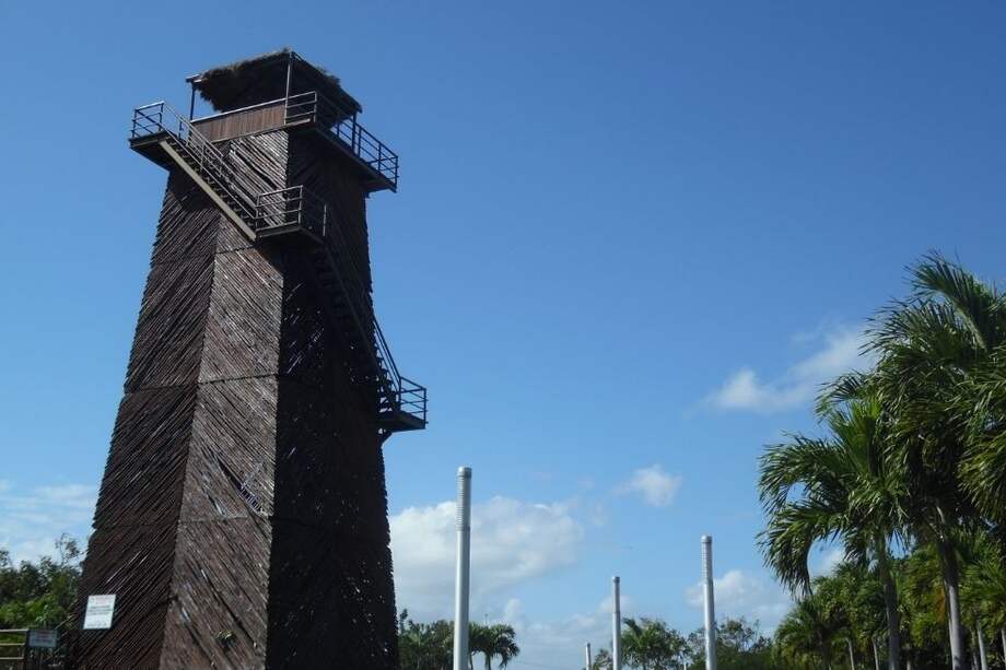 El Centro Operativo de Emergencias del Aeropuerto de Cancún informó que no hay indicios de detonaciones de armas de fuego al interior del edificio.