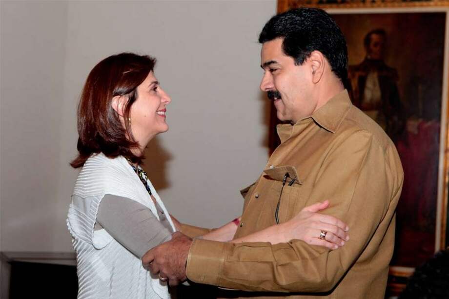 La canciller colombiana María Ángela Holguín y el vicepresidente de Venezuela, Nicolás Maduro.