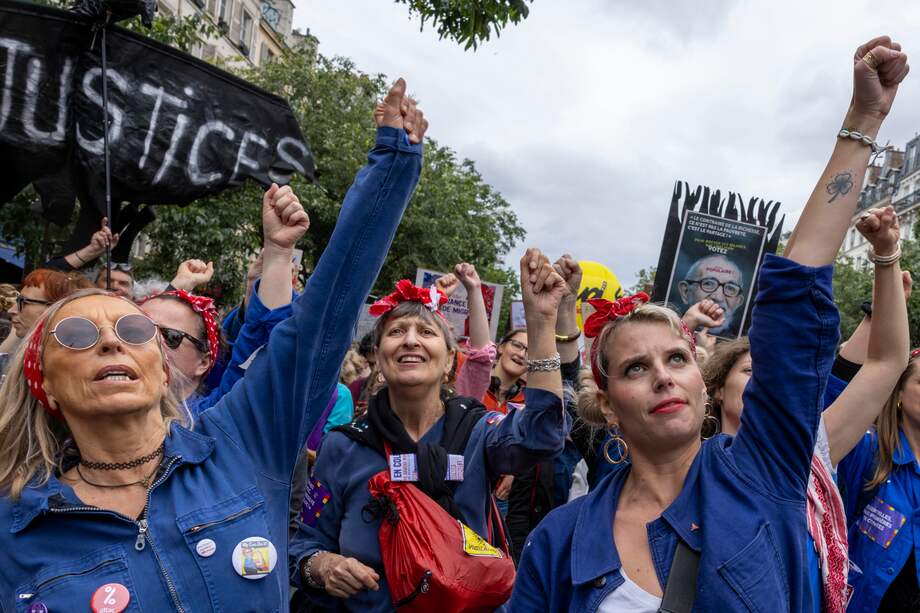 Protesta contra los movimientos de ultraderecha en París, Francia.