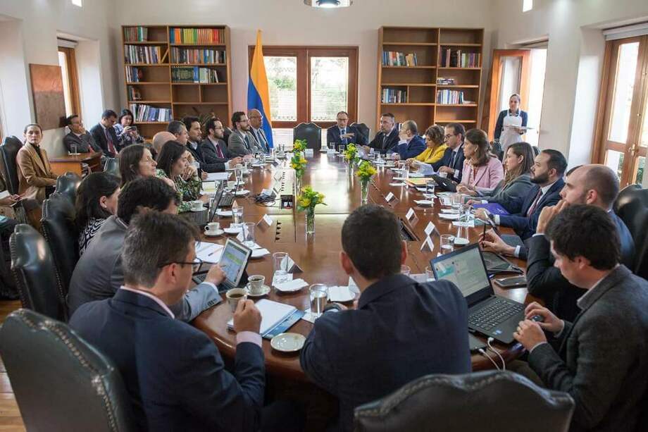 Las mesas de trabajo incluyeron representantes de 45 gremios y más de 60 entidades del sector público. / Cortesía Vicepresidencia.