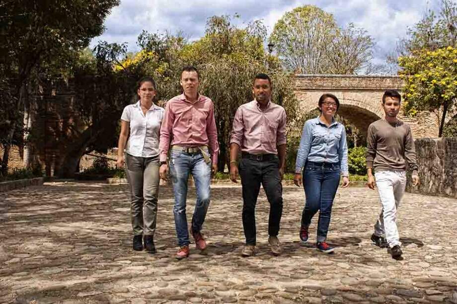 Mónica Jiménez, Richard Vidal, Javier Ortega, Tatiana Prada y Dúber Ruiz, quienes renunciaron al Diario del Cauca. / Julián Varona