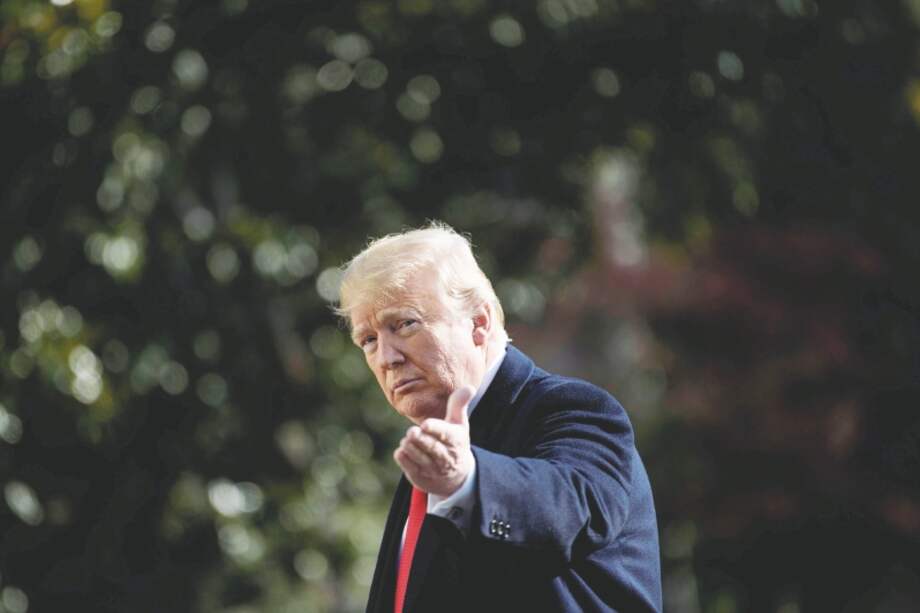 Nominalmente Trump redujo las protecciones para las corporaciones estadounidenses en un área, pero las aumentó en otras. / AFP